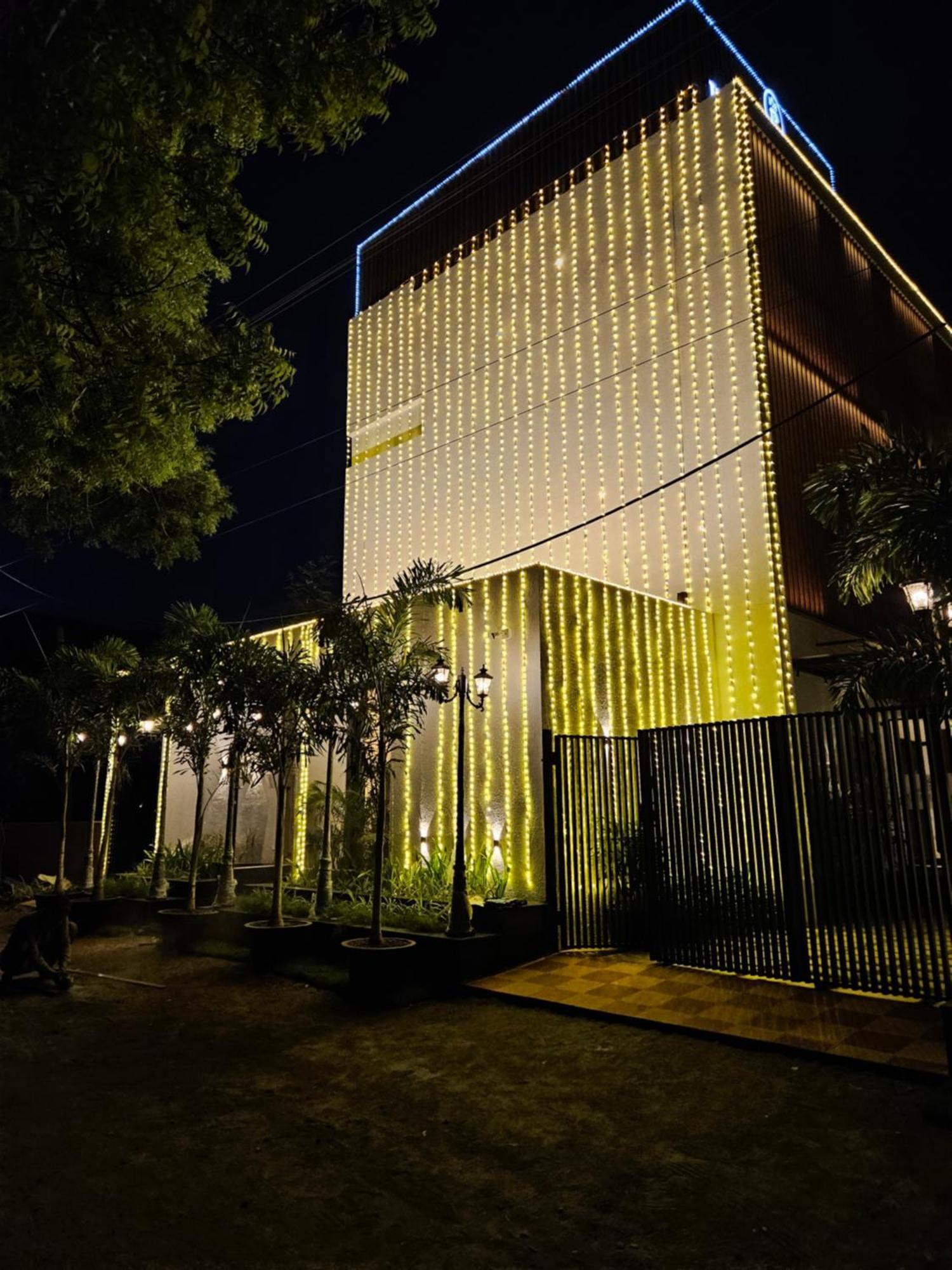 Hotel Pl Grand Karaikkudi Exteriör bild