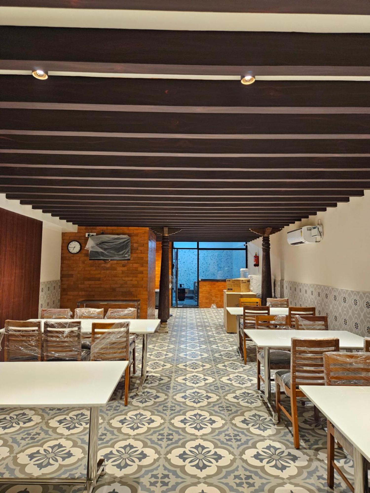 Hotel Pl Grand Karaikkudi Exteriör bild