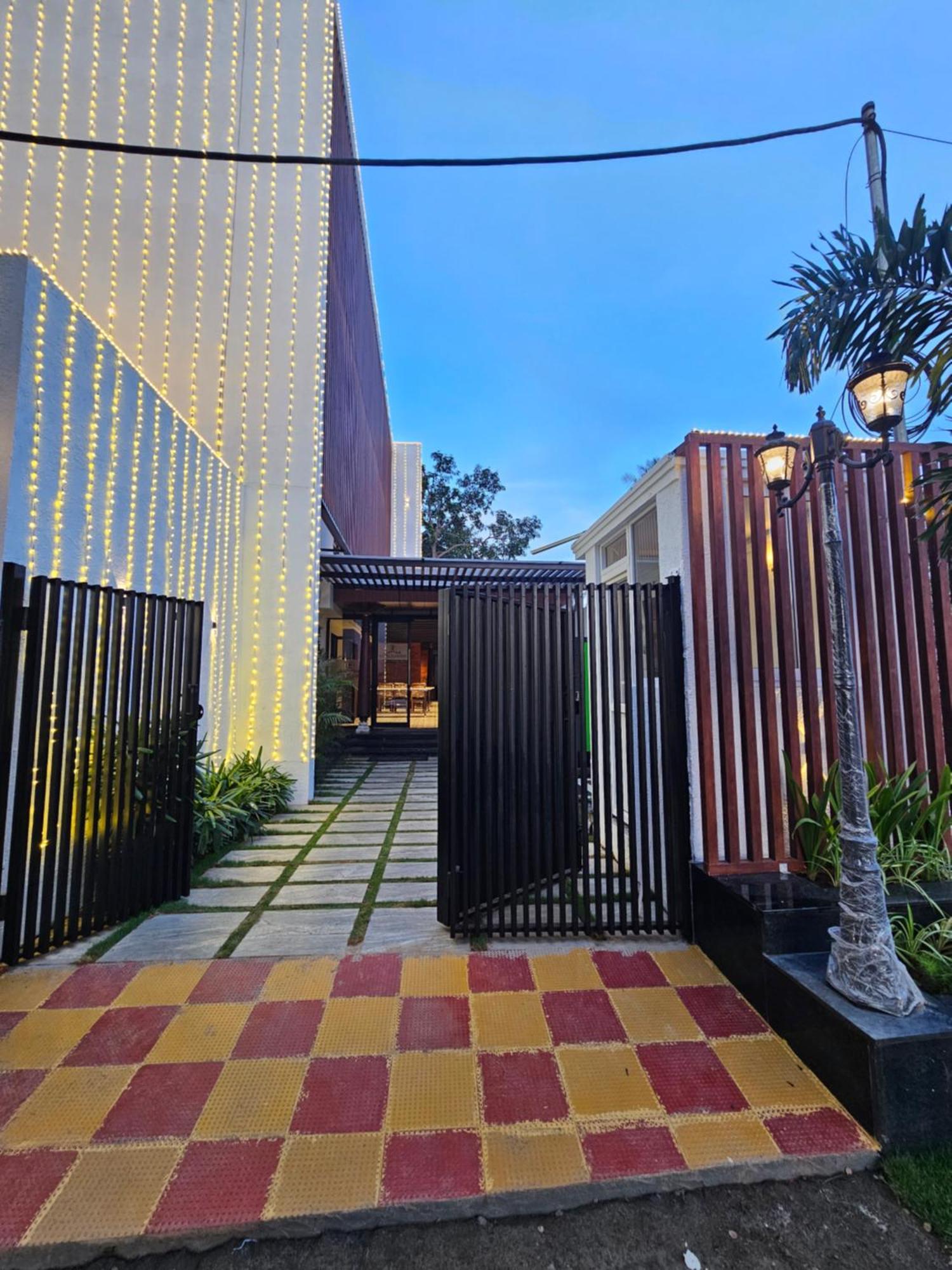 Hotel Pl Grand Karaikkudi Exteriör bild