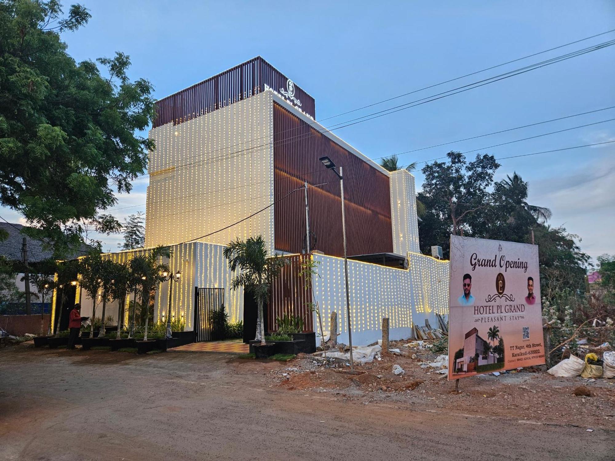 Hotel Pl Grand Karaikkudi Exteriör bild
